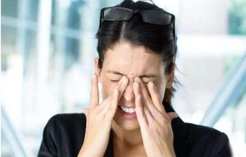 眼睛之殇：疼痛与模糊