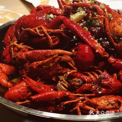 虾螃蟹牛蛙分别用什么呼吸，一层虾一层牛蛙这种吃法是哪个地方的特色美食？