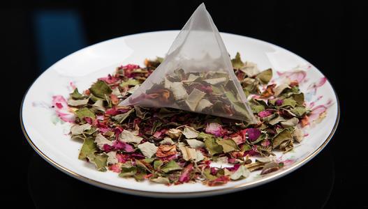 荷叶菊花玫瑰花，泡水喝可行吗