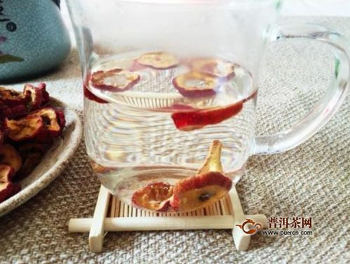山楂玫瑰花泡水，养生功效多吗