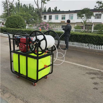 手动喷雾器的使用方法：手把手教你