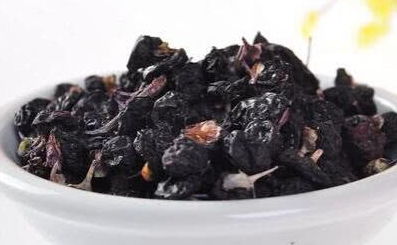 黑枸杞泡水多少合适？不同体质如何调整用量