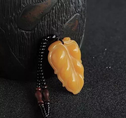 黄龙玉与翡翠、和田玉，三者各有特色