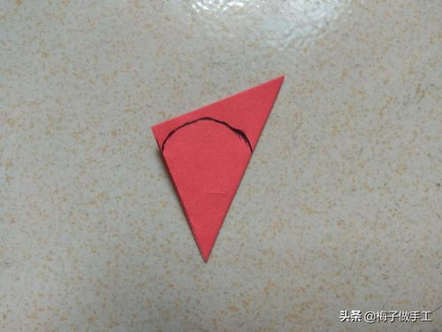 简单折玫瑰，先折两片花瓣