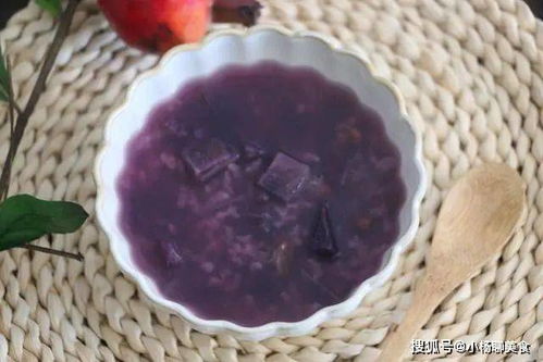 红豆紫薯粥富含膳食纤维，有助于消化