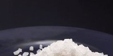 饲料添加剂氯化钠和食用盐一样安全吗？可以替换食用盐吗？