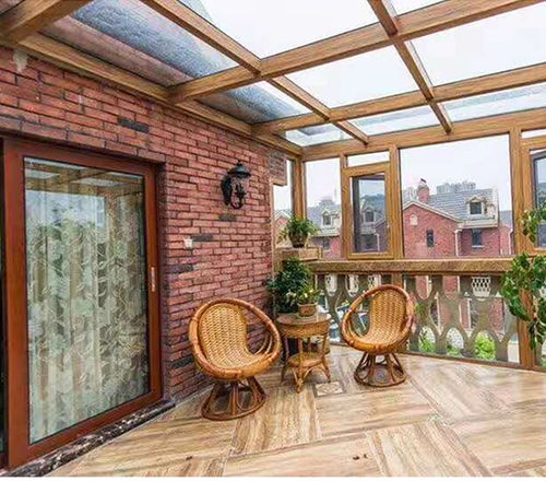 不长泥虫的蔬菜， 阳光房里的清新气息