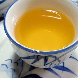 黄芪菊花泡水喝，每天一杯