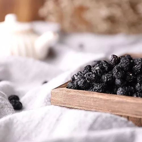 黑枸杞泡水：天然滋补