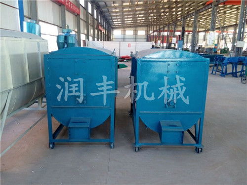 饲料厂小料工每天都要处理各种原料，工作强度大，累不累呢？