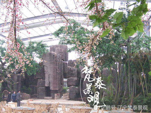 塑石假山制作完毕后 在上色前要在塑石假山山体上喷涂抗碱底漆