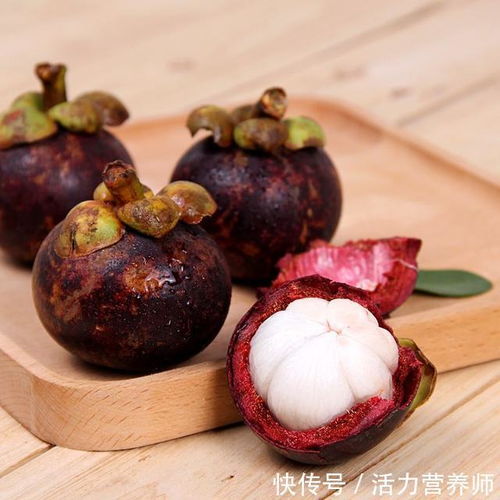 山竹的品种分类如下: 油竹果:果皮为黑色,对土壤的适应性较广