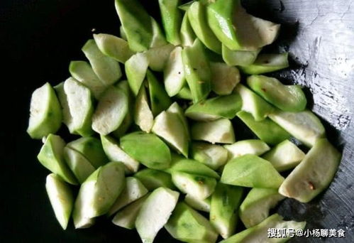 丝瓜授粉的最佳时间是什么时候？有哪些具体的方法和步骤可以详细讲解