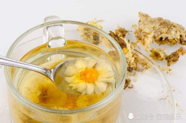 晚上喝菊花茶可以吗？原来喝错了对身体不好