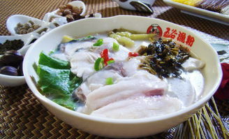 通用猪浓缩料最佳配方中，玉米、豆粕、鱼粉等比例如何搭配才能达到最佳营养效果？