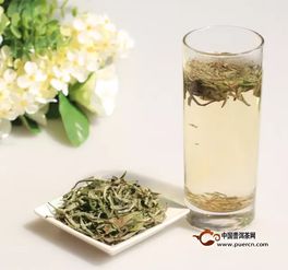 泡老白茶宜用紫砂壶，需控制水温与浸泡时间