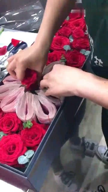 用钱做的玫瑰花，有钱花长啥样