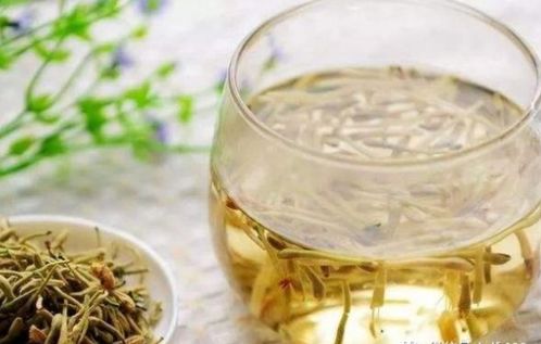 金银花泡茶，你知道它清热解毒的神奇功效吗