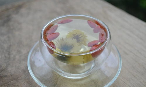 菊花茶泡几次就不能喝了？听听医生怎么说