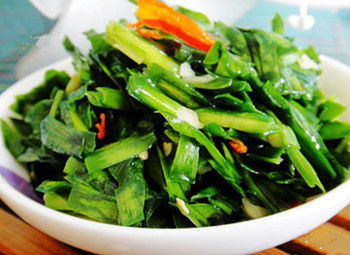 腌韭菜怎么做才能保持传统风味同时加入独特创新调料呢？