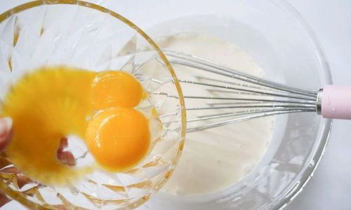 1. 桃蛋凉拌黄瓜