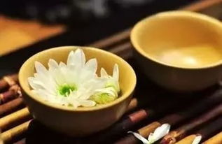 吃药时喝菊花茶可以吗？喝之前一定要看这篇文章