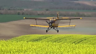 飞上天的喷药机，怎么Zuo到不洒水花、不污染环境？