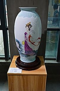 花瓶女生，美得像花瓶