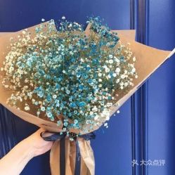 满天星寓意纯洁与永恒，代表花开时光里的浪漫与祝福