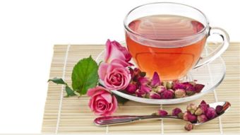 玻璃杯， 泡出玫瑰花的美丽