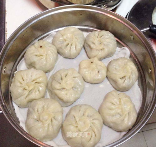 萝卜丝粉条包子，一种以萝卜丝和粉条为馅料