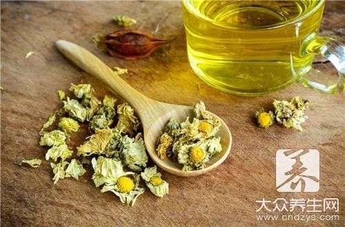 吃药时喝菊花茶可以吗？喝之前一定要看这篇文章