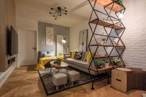 选择花架时还考虑客厅整体装修风格