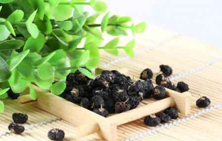 黑枸杞一次泡几颗？不同体质用量有讲究