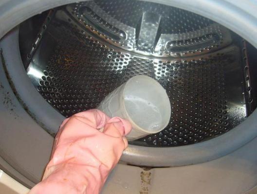 三、 白醋和小苏打，除霉神器