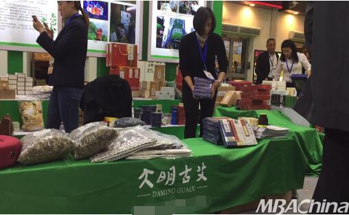 艾灸选艾草，以湖北蕲艾为佳