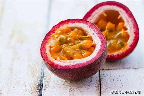 百香果怎么吃？先剥皮再挖籽