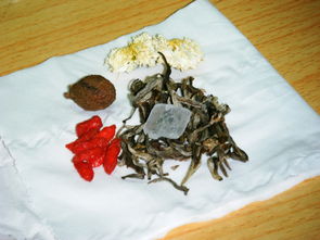 胖大海菊花冰糖泡水，能清热解毒吗