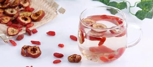 菊花山楂枸杞茶，每天一杯