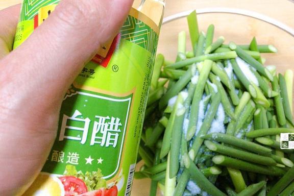 哎呦, 说起拌蒜种用的多菌灵,可真是个好东西哦!