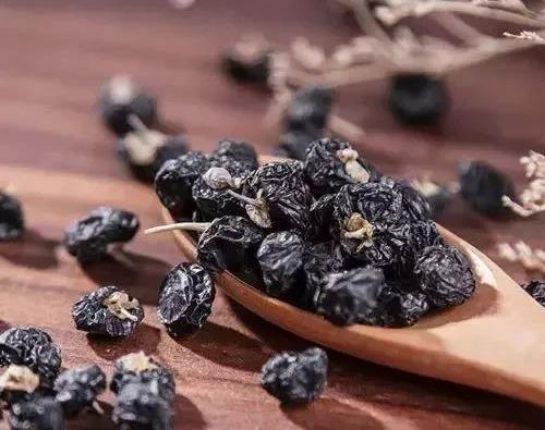 菊花和黑枸杞能一起泡吗？这样搭配居然效果更佳