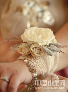 胸花腰花， 装饰讲究