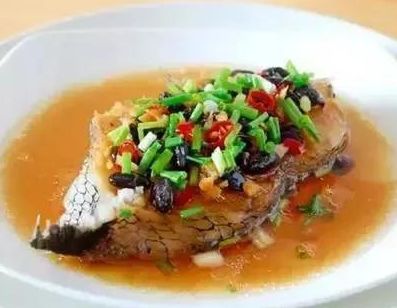 鳕鱼为什么没有火，却常被做成无头菜肴，这背后有何独特烹饪文化？
