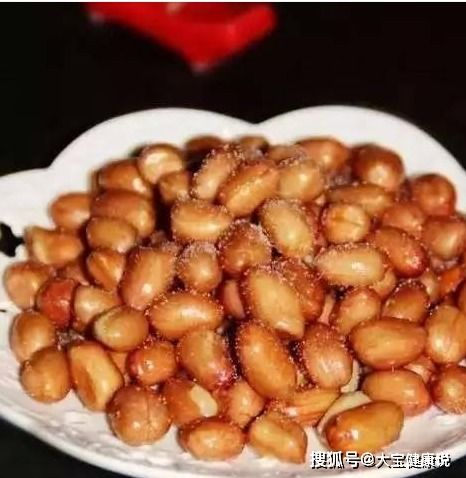 炸花生米不脆了？用微波炉加热30秒