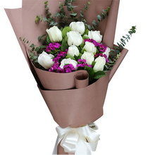 11朵白玫瑰干花相框代表纯洁与美好