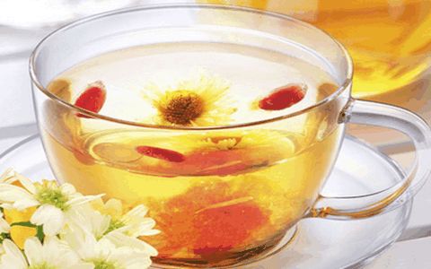 菊花枸杞加冰糖茶，养生功效知多少