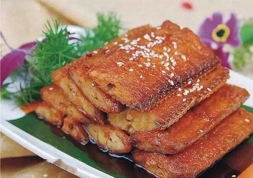 宁波街头现摆卖小带鱼，新鲜美味引市民围观