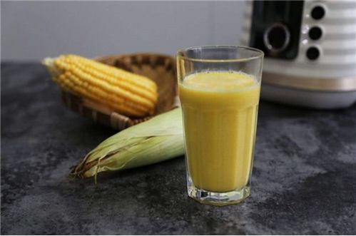 玉米汁是玉米粒经过榨汁机压榨得到的饮品