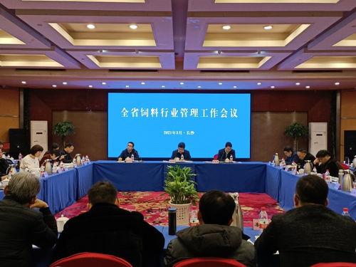 江苏省饲料企业如何紧跟江苏饲料协会步伐，共同推动饲料产业实现绿色、高效、可持续的变革？