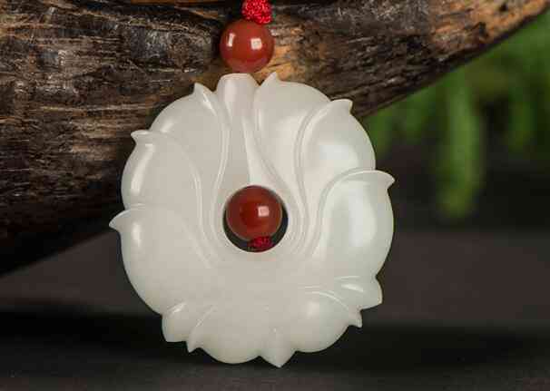 荷花：文化象征与深层寓意解析